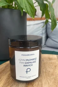 Naturalna świeca bergamotka/fiołek/paczula - " Czym płoniesz, tym zapalasz innych." 